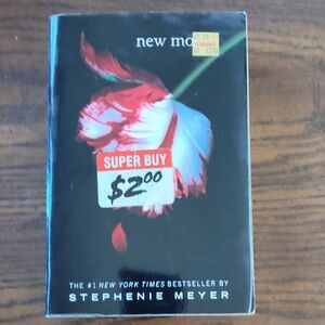 New Moon by Stephenie Meyer Paperback